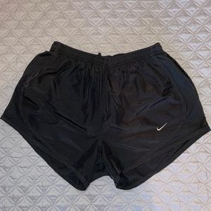 All black women’s Nike tempo shorts!!